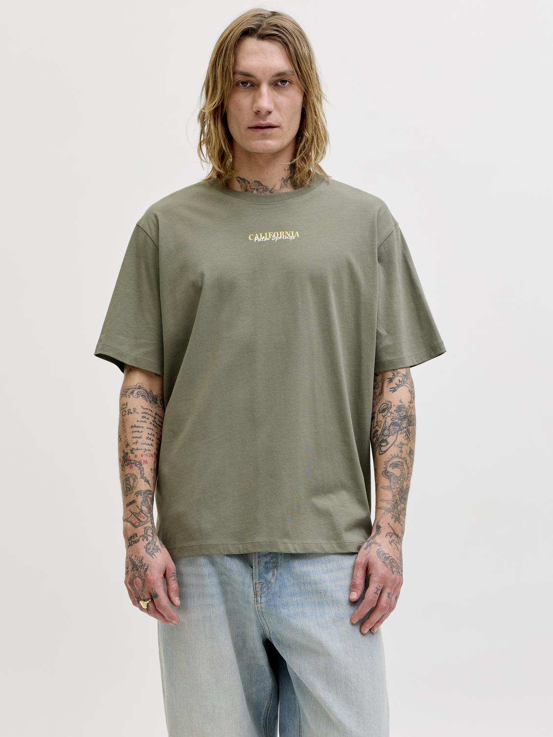model_shot-front